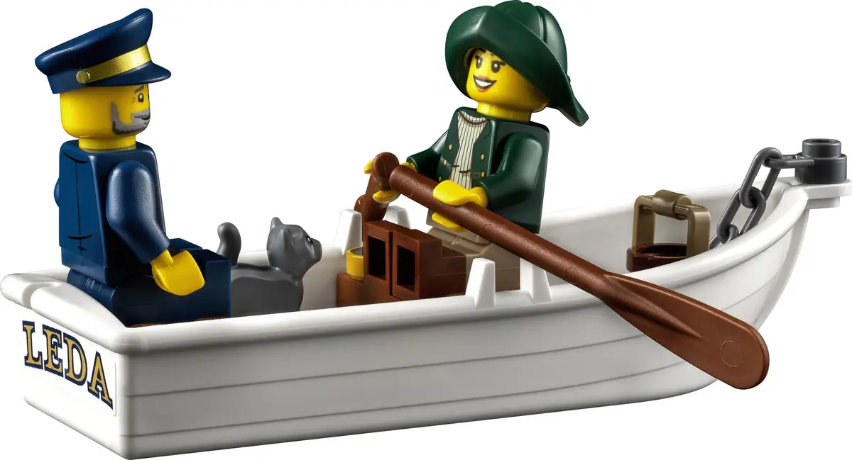 LEGO Ideas 21335 Motorised Lighthouse set, image 3