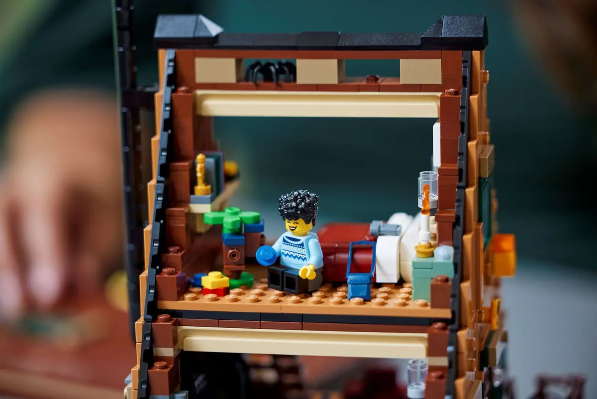 LEGO Ideas 21338 A-Frame Cabin set, image 6