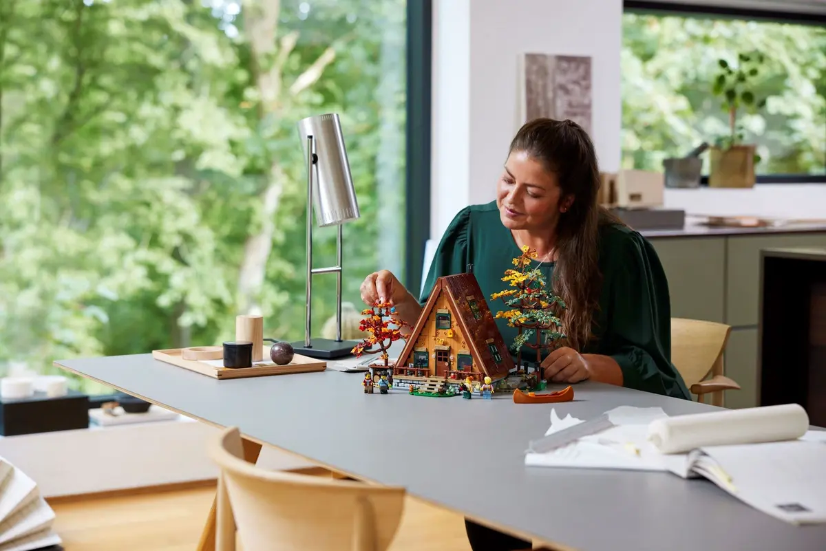 LEGO Ideas 21338 A-Frame Cabin set, image 4