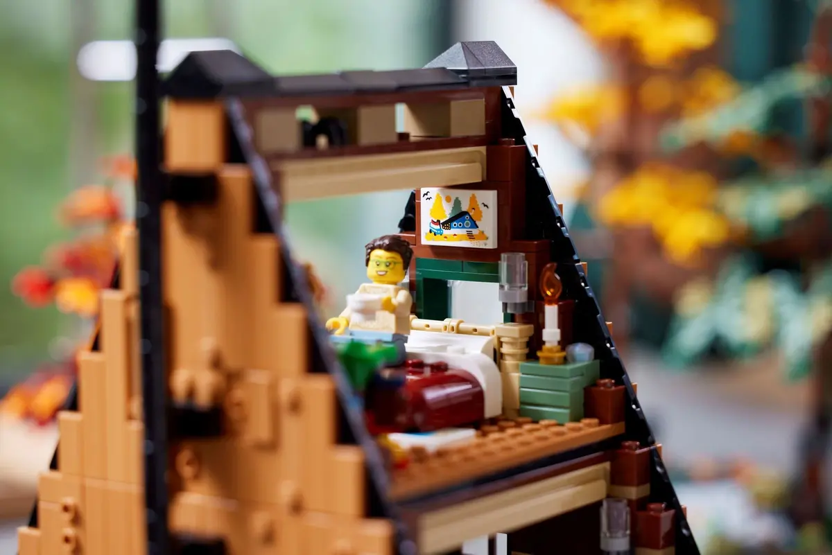 LEGO Ideas 21338 A-Frame Cabin set, image 7