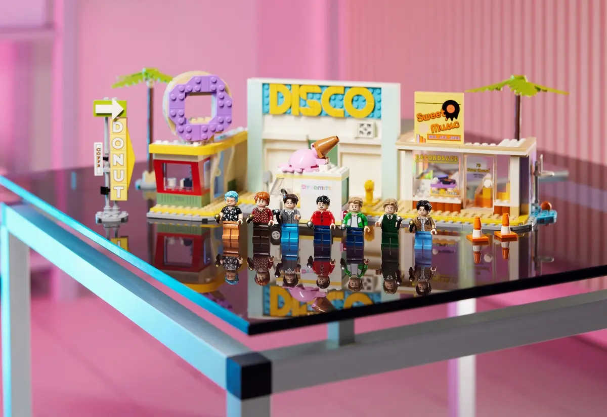 LEGO Ideas 21339 BTS Dynamite set, image 6