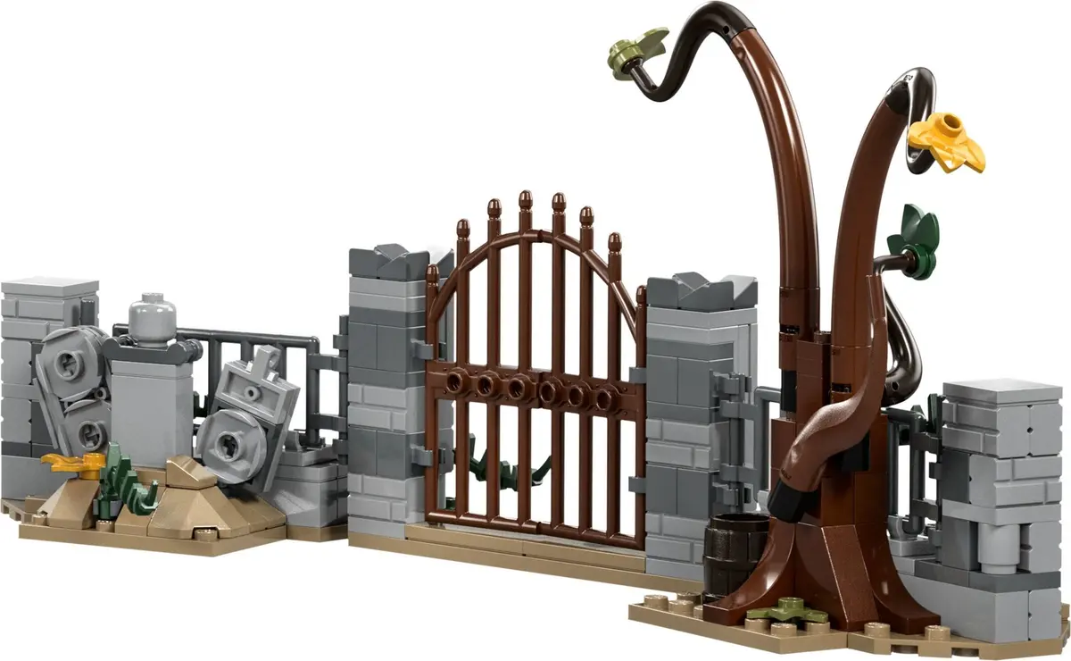LEGO Ideas 21341 Disney Hocus Pocus: The Sanderson Sisters' Cottage set, image 5