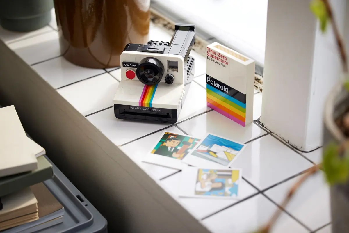 LEGO Ideas 21345 Polaroid OneStep SX-70 Camera set, image 9
