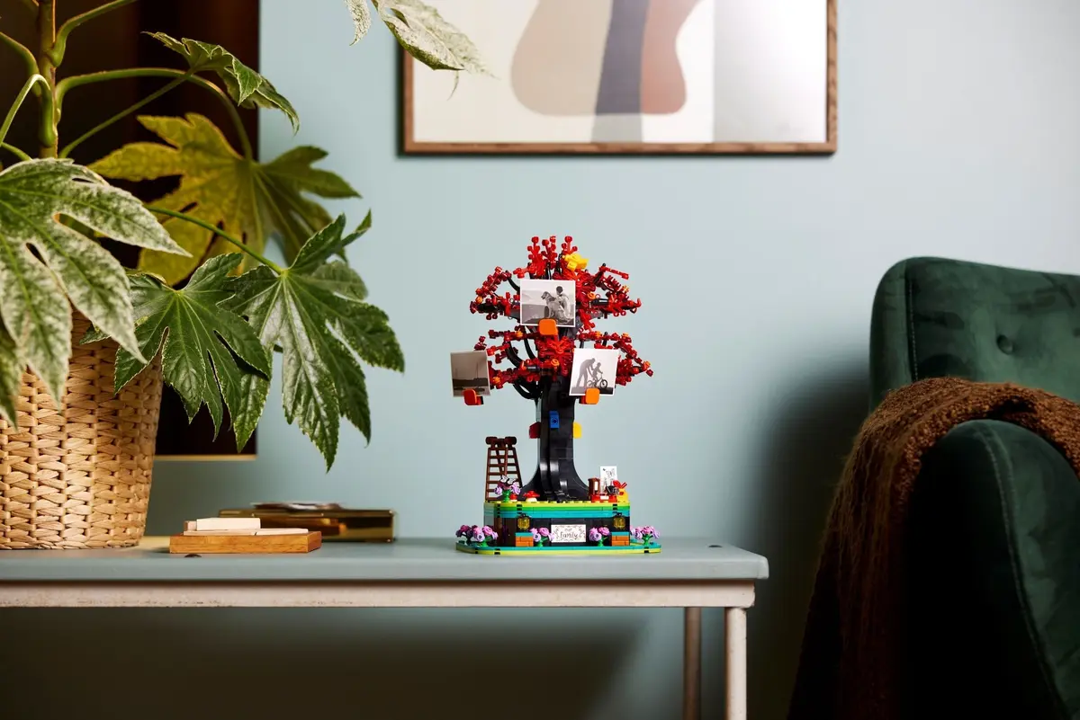 LEGO Ideas 21346 Family Tree set, image 9