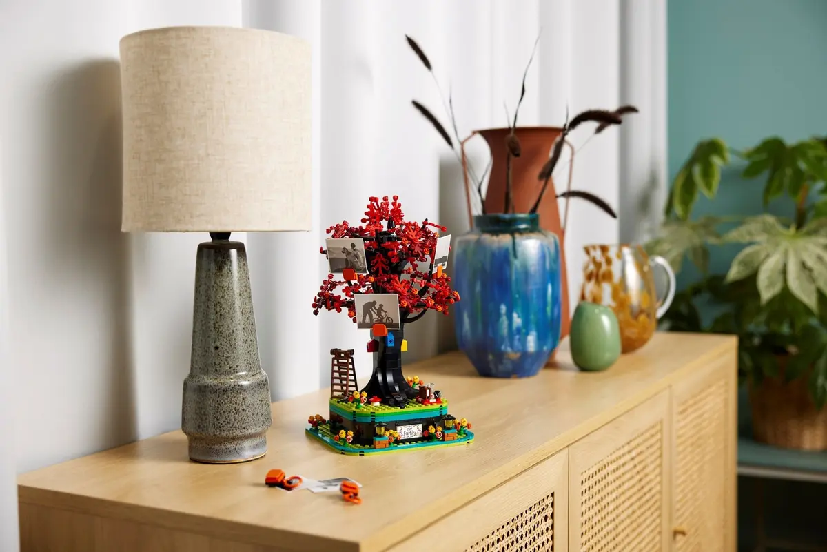 LEGO Ideas 21346 Family Tree set, image 8