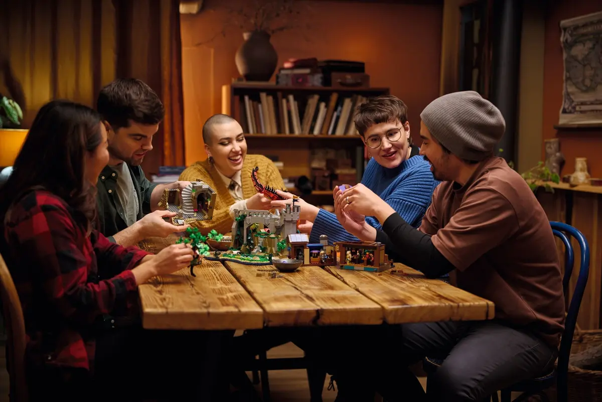 LEGO Ideas 21348 Dungeons & Dragons: Red Dragon's Tale set, image 13