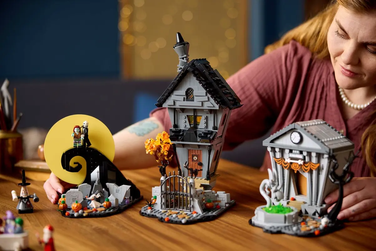 LEGO Ideas 21351 Disney Tim Burton's The Nightmare Before Christmas set, image 9