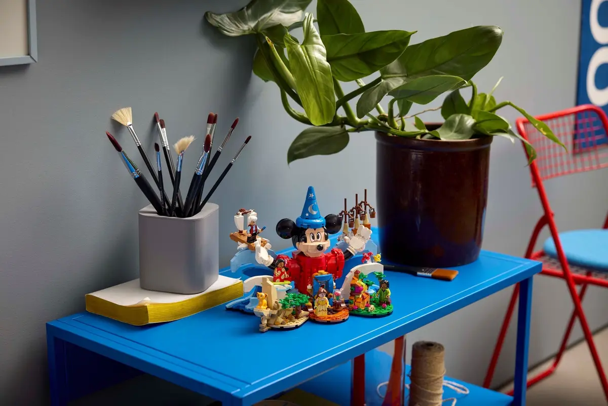 LEGO Ideas 21352 Magic of Disney set, image 5