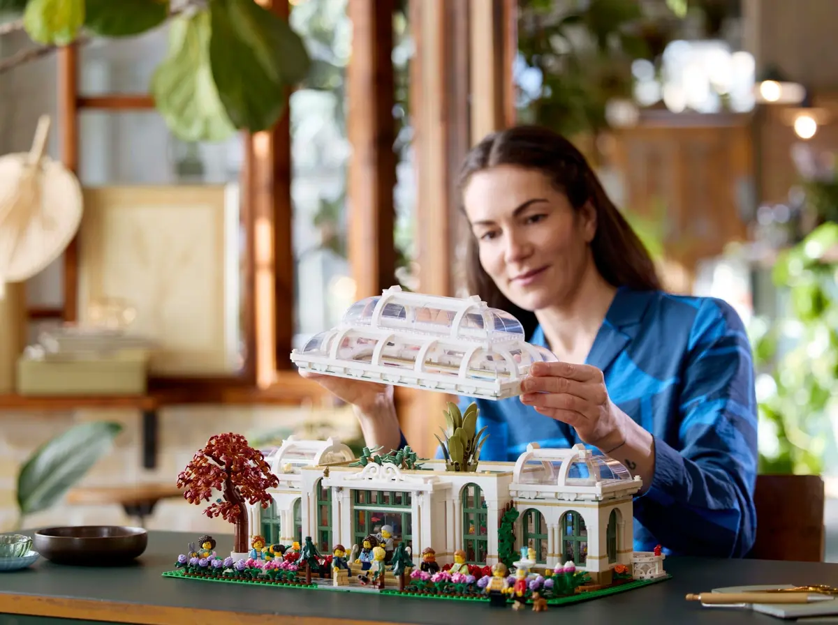 LEGO Ideas 21353 The Botanical Garden set, image 12