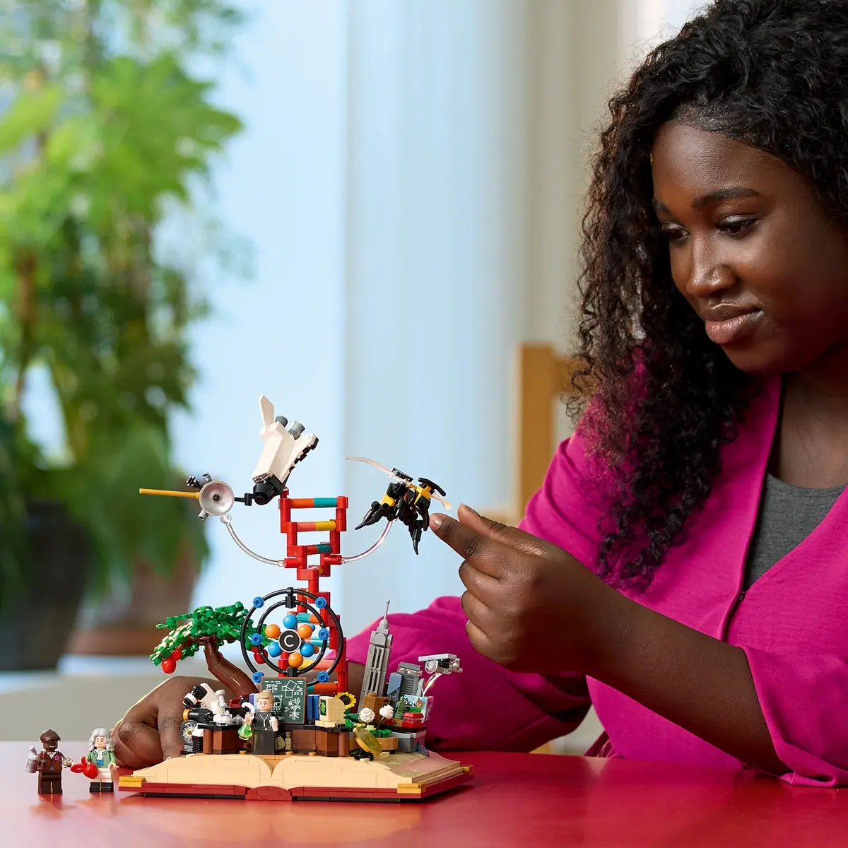LEGO Ideas 21355 The Evolution of STEM set, image 6