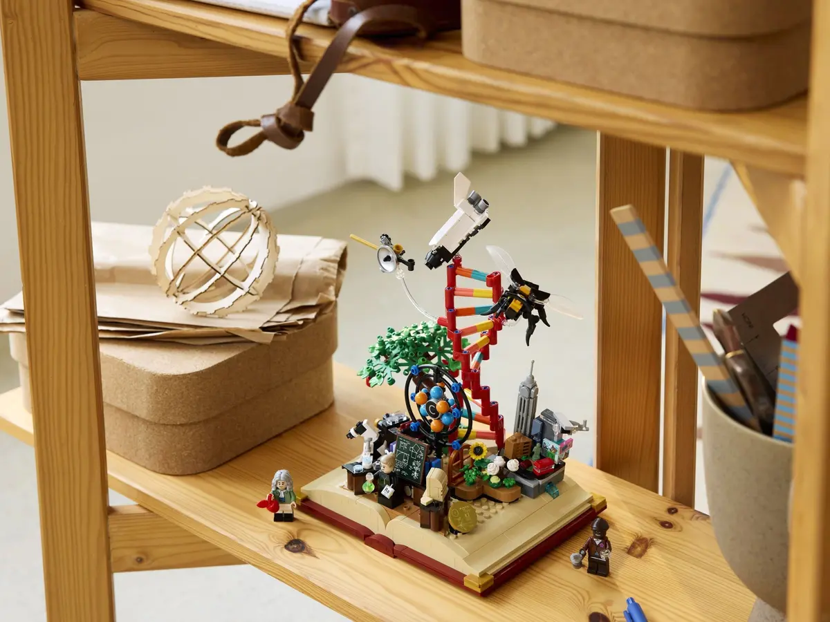 LEGO Ideas 21355 The Evolution of STEM set, image 8
