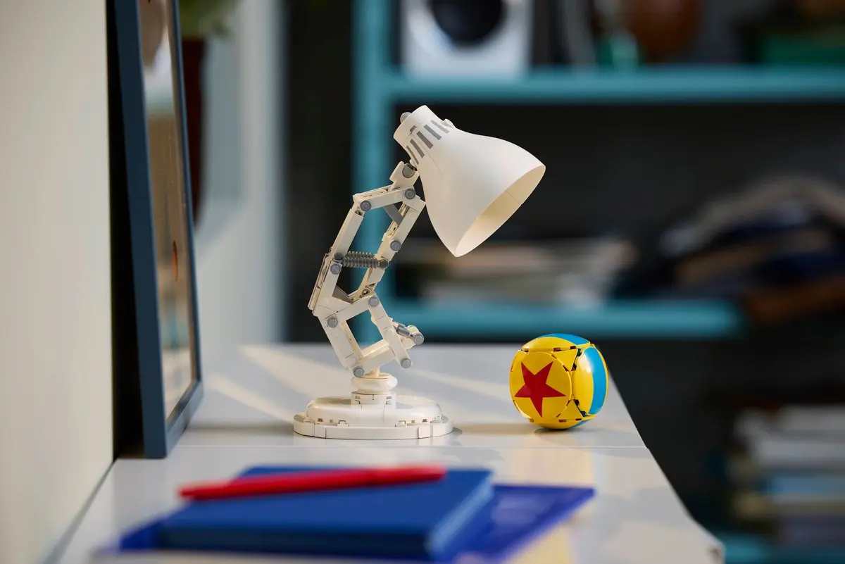 LEGO Ideas 21357 Disney Pixar Luxo Jr. set, image 8