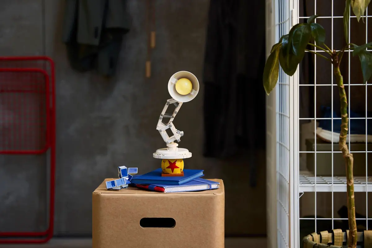 LEGO Ideas 21357 Disney Pixar Luxo Jr. set, image 7