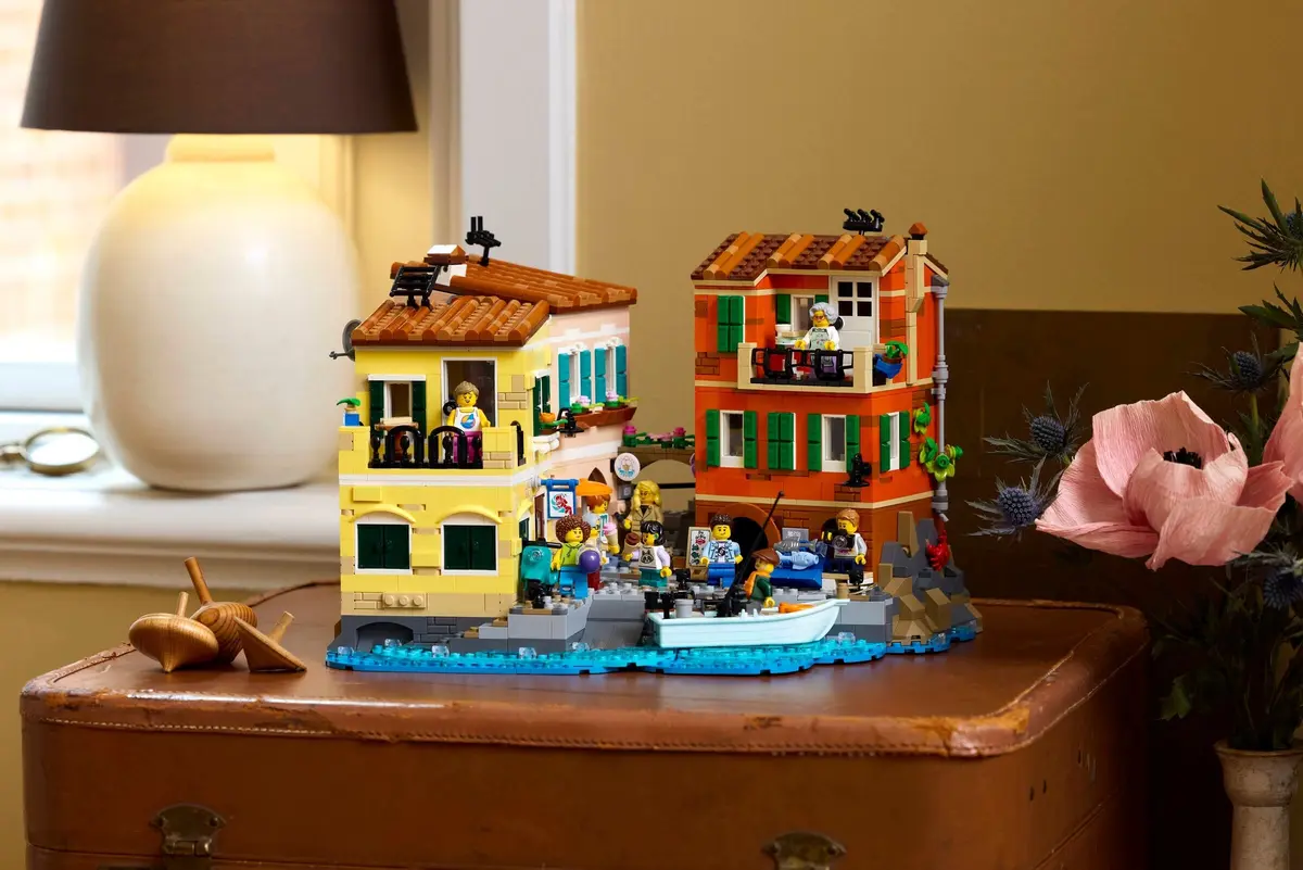 LEGO Ideas 21359 Italian Riviera set, image 10