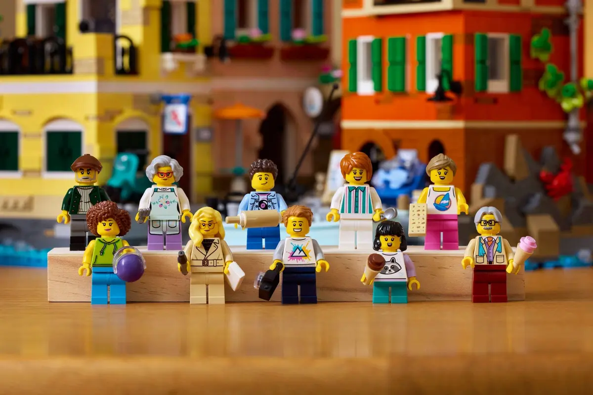 LEGO Ideas 21359 Italian Riviera set, image 7