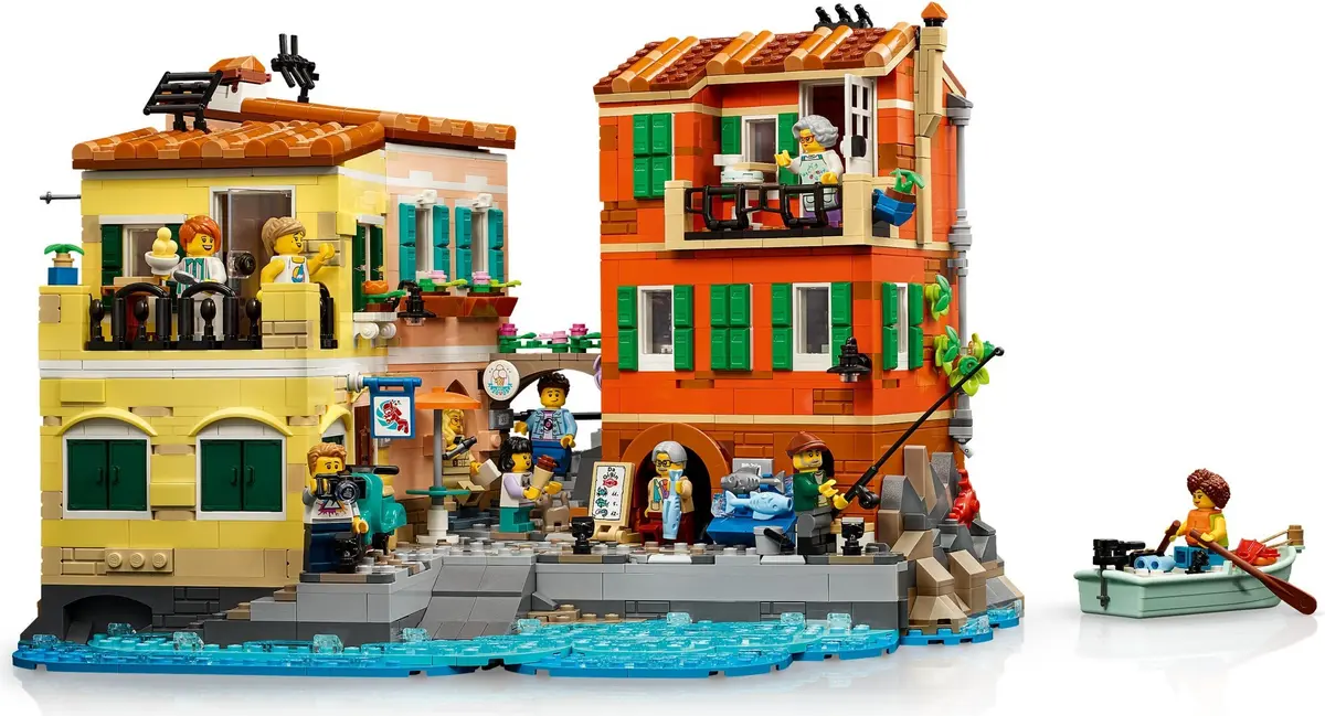 LEGO Ideas 21359 Italian Riviera set, image 12