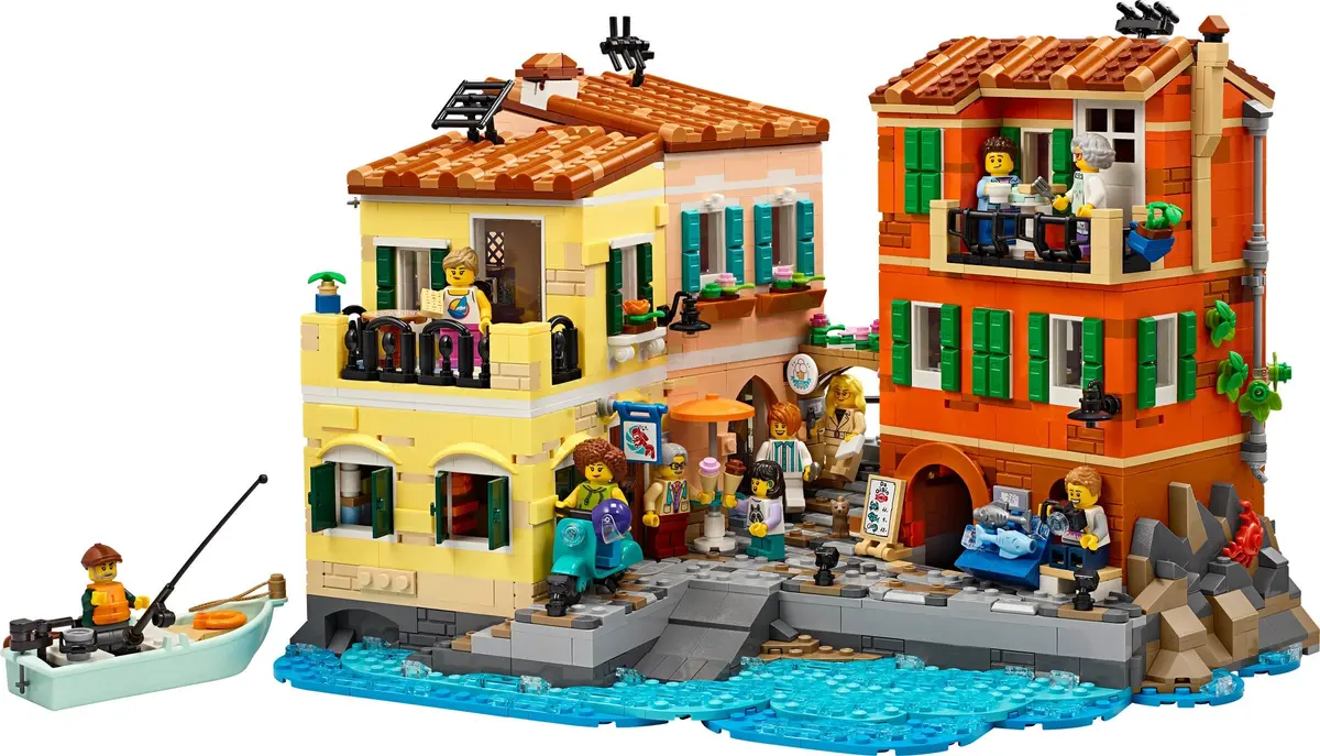 LEGO Ideas 21359 Italian Riviera set