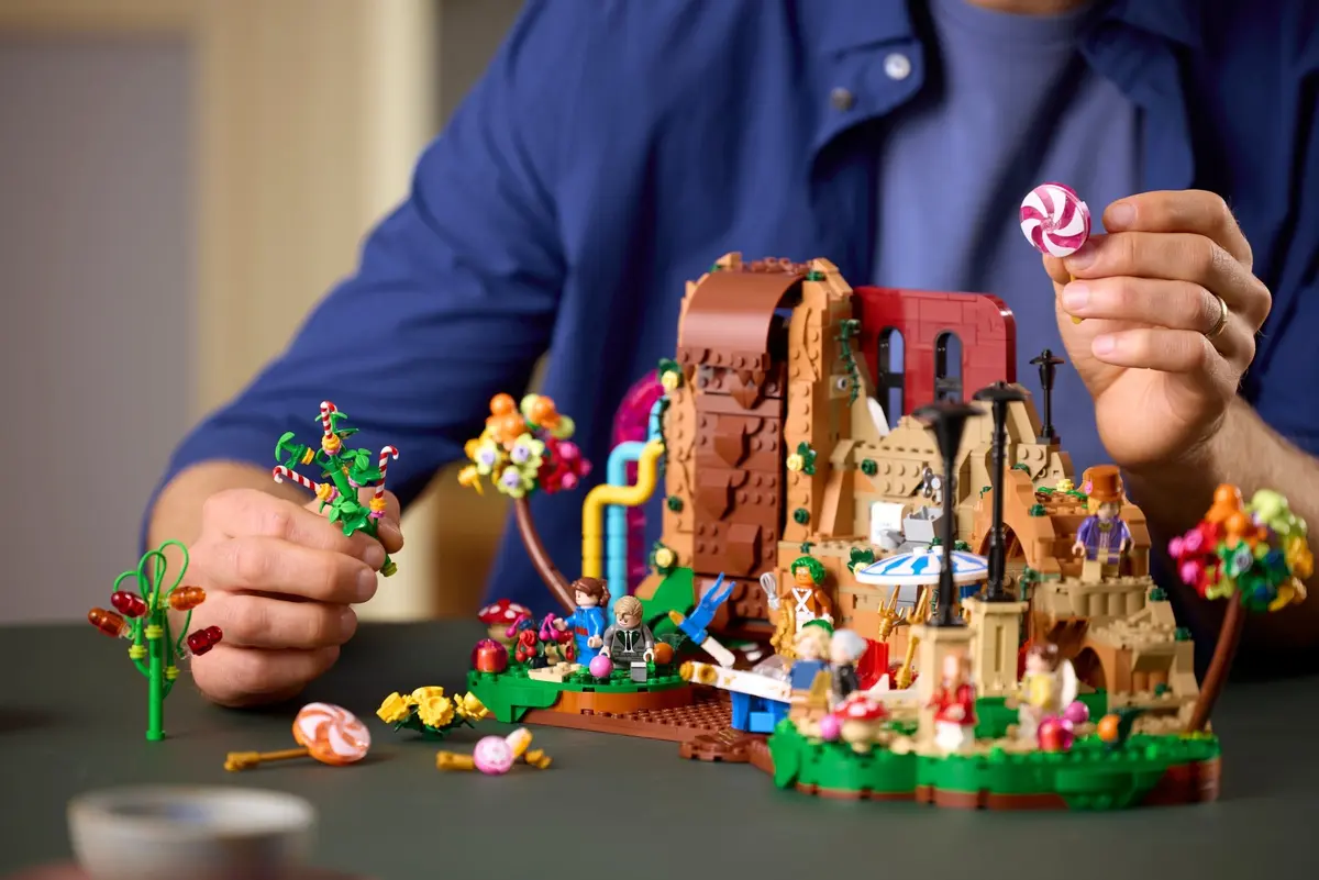 LEGO Ideas 21360 Willy Wonka & the Chocolate Factory set, image 8