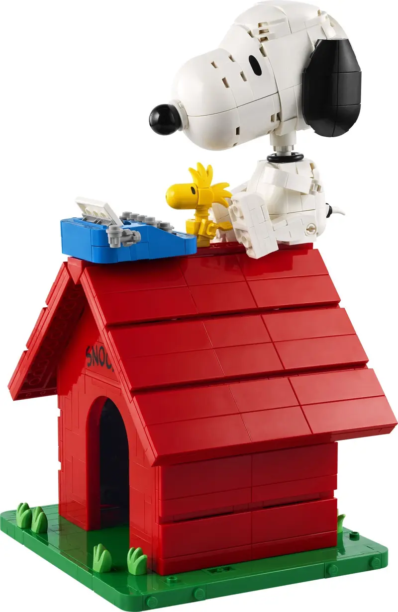 LEGO Ideas 21368 Peanuts: Snoopy's Doghouse set