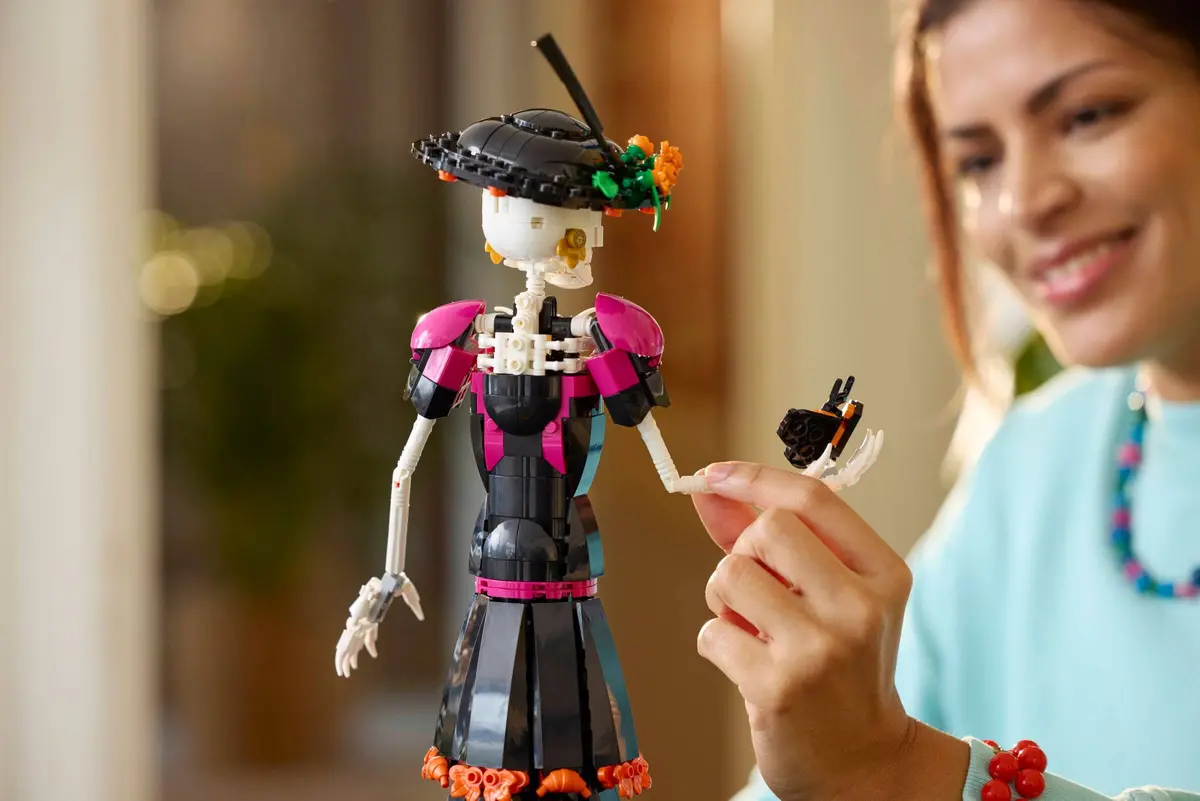 LEGO Ideas 21372 La Catrina set, image 8