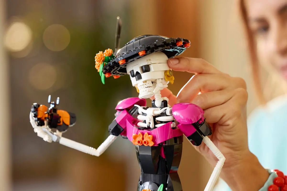 LEGO Ideas 21372 La Catrina set, image 9