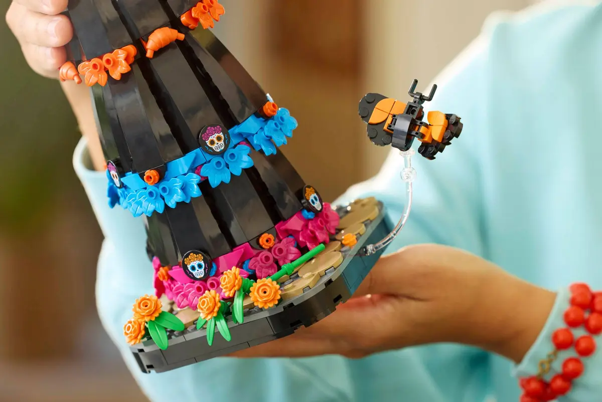 LEGO Ideas 21372 La Catrina set, image 7