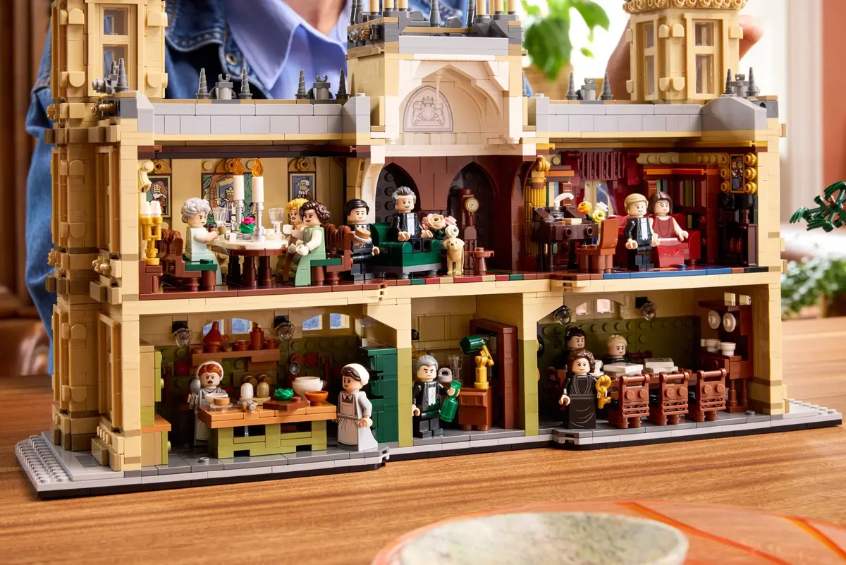 LEGO Ideas 21373 Downton Abbey set, image 13