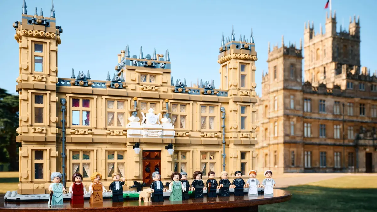 LEGO Ideas 21373 Downton Abbey set, image 2