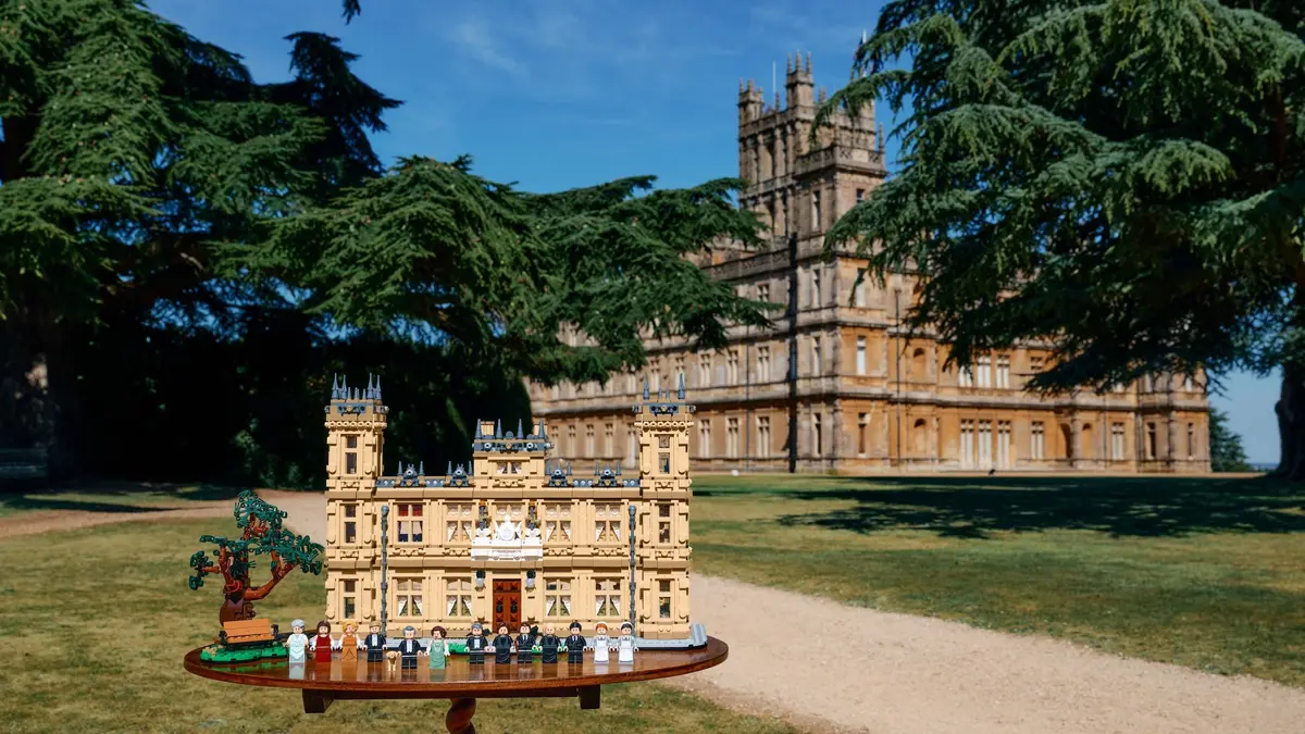 LEGO Ideas 21373 Downton Abbey set, image 3