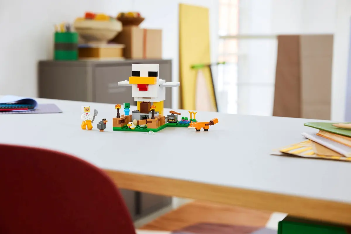 LEGO Minecraft 21585 Chicken Farm set, image 7