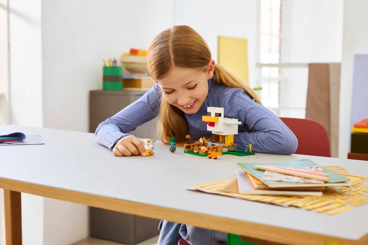 LEGO Minecraft 21585 Chicken Farm set, image 6