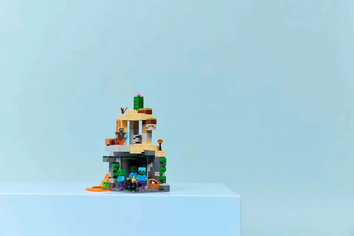LEGO Minecraft 21587 Zombie Dungeon set, image 7