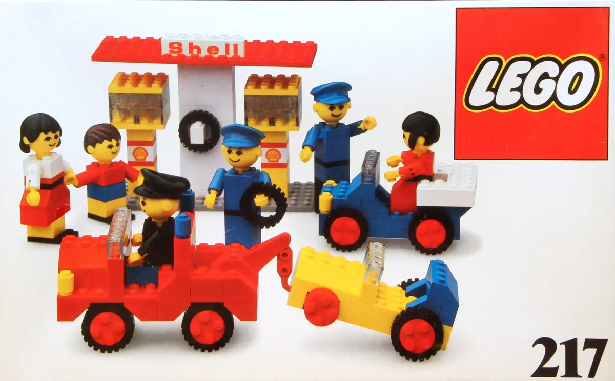 LEGO Building Set with People 217 Service Station set