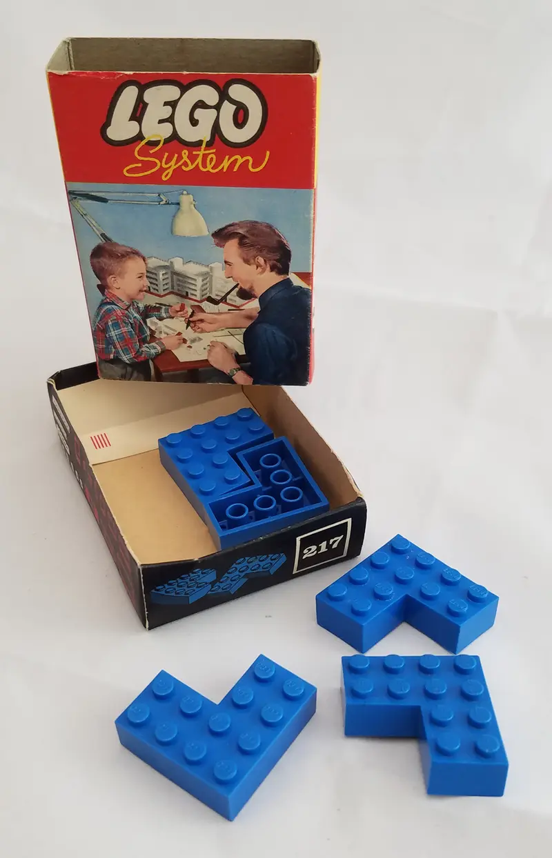 LEGO System 217 4 x 4 Corner Bricks set, image 4