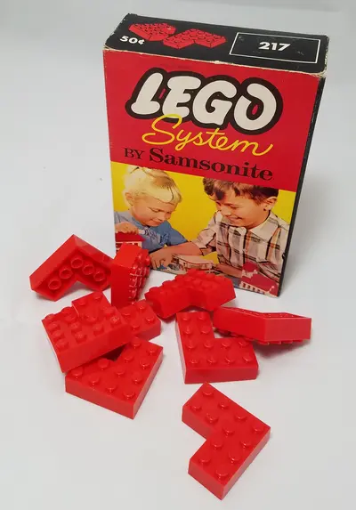 LEGO Samsonite 217 4 x 4 Corner Bricks set