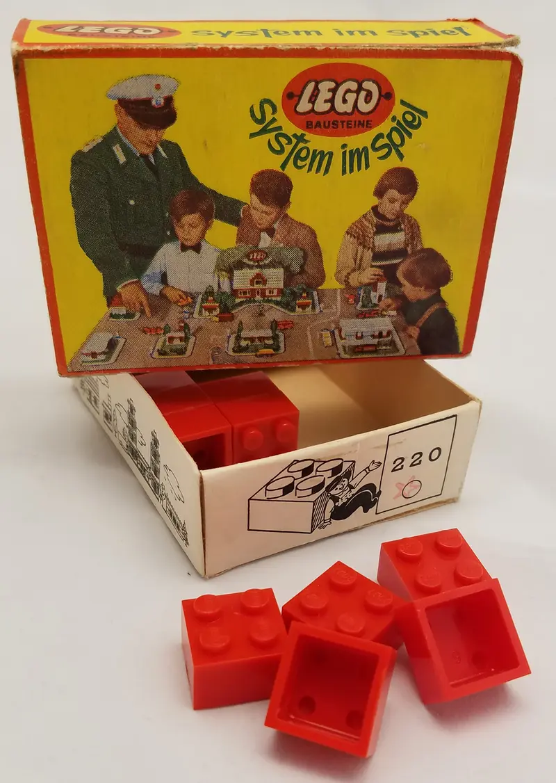 LEGO System 220 2 x 2 Bricks set