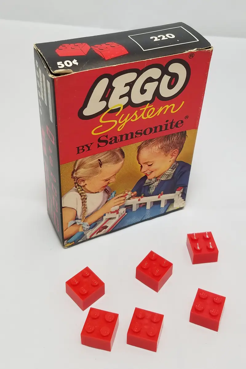 LEGO Samsonite 220 2 X 2 Bricks set