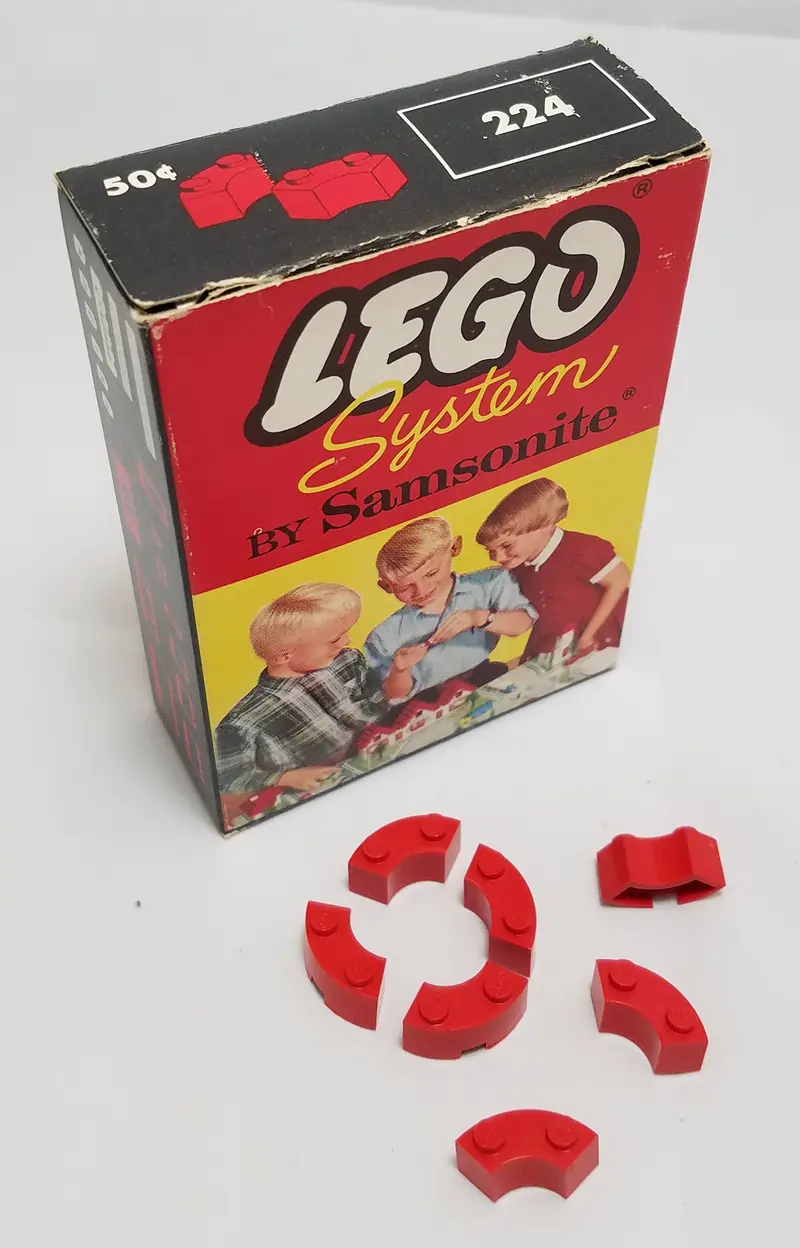 LEGO Samsonite 224 Bricks Curved set