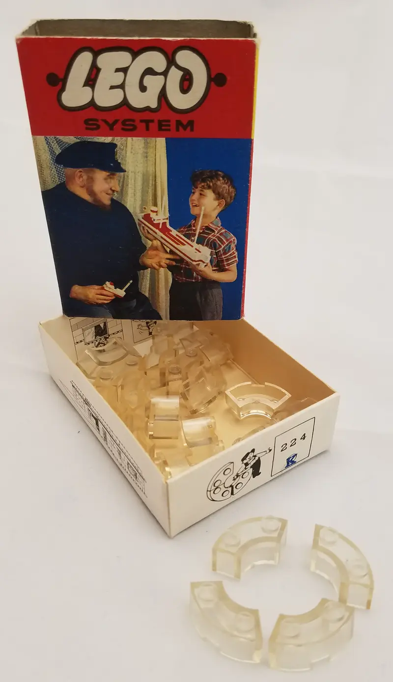 LEGO System 224 2 x 2 Curved Bricks set