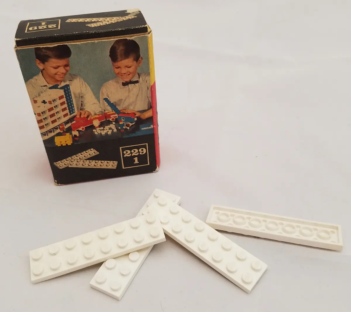 LEGO System 229_1 2 x 8 Plates set, image 3