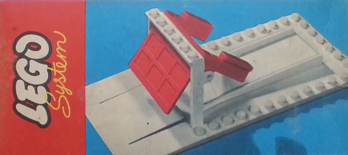 LEGO System 235 Garage Plate and Door (White Base and Door Frame) set, image 4