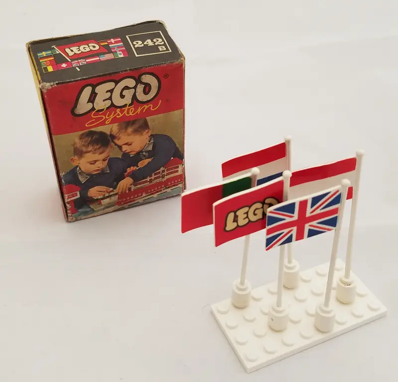 LEGO System 242B International Flags - Britain, France, Austria, Portugal, LEGO set
