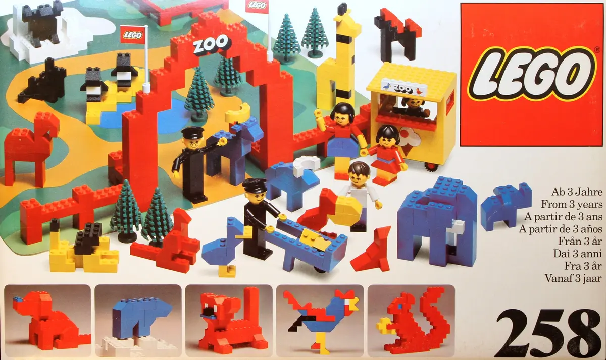 LEGO Basic 258 Zoo (with Baseboard) set