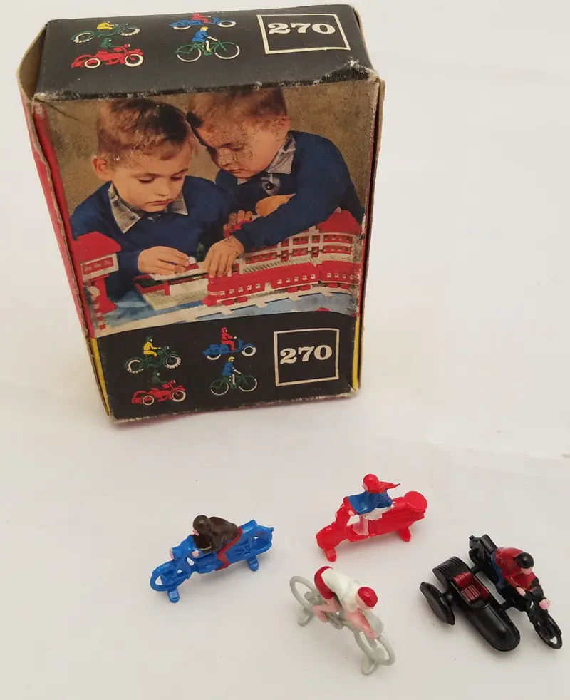 LEGO System 270 5 Cyclists / Motorcyclists set, image 3
