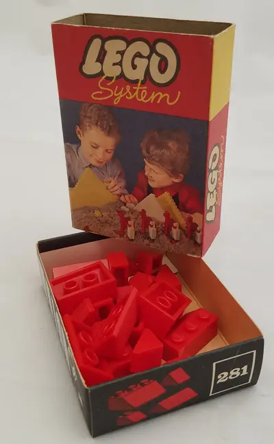 LEGO System 281 1 x 2 and 3 x 2 Sloping Bricks, Red set