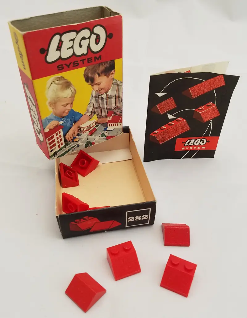 LEGO System 282 2 x 2 Sloping Roof Bricks, Red set