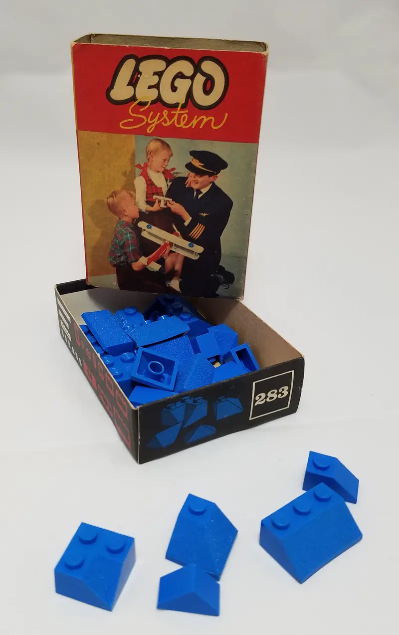 LEGO System 283 Sloping Ridge and Valley Bricks, Blue set