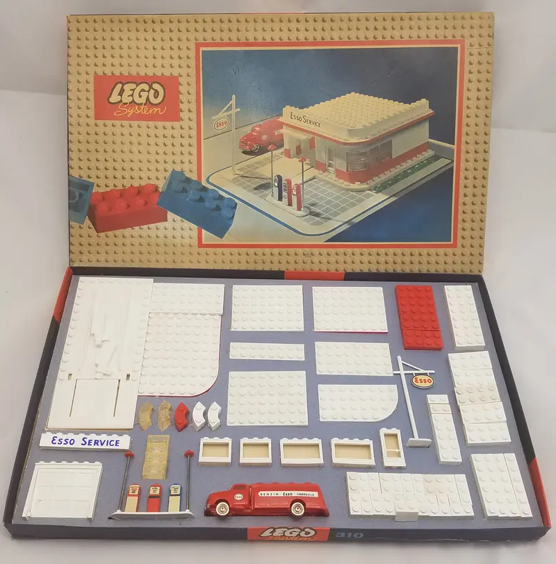 LEGO System 310 ESSO Filling Station set