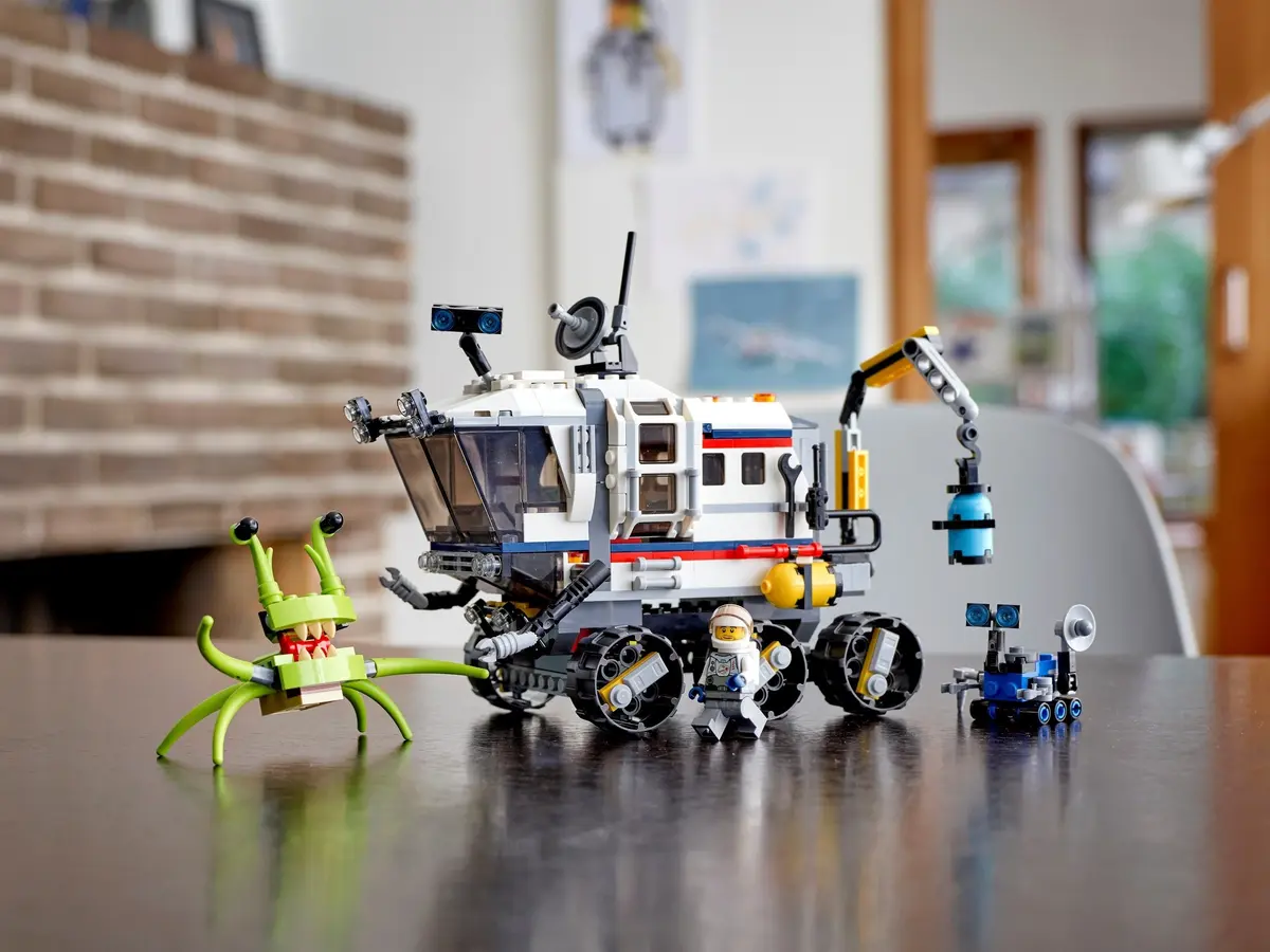 LEGO Creator 31107 Space Rover Explorer set, image 3