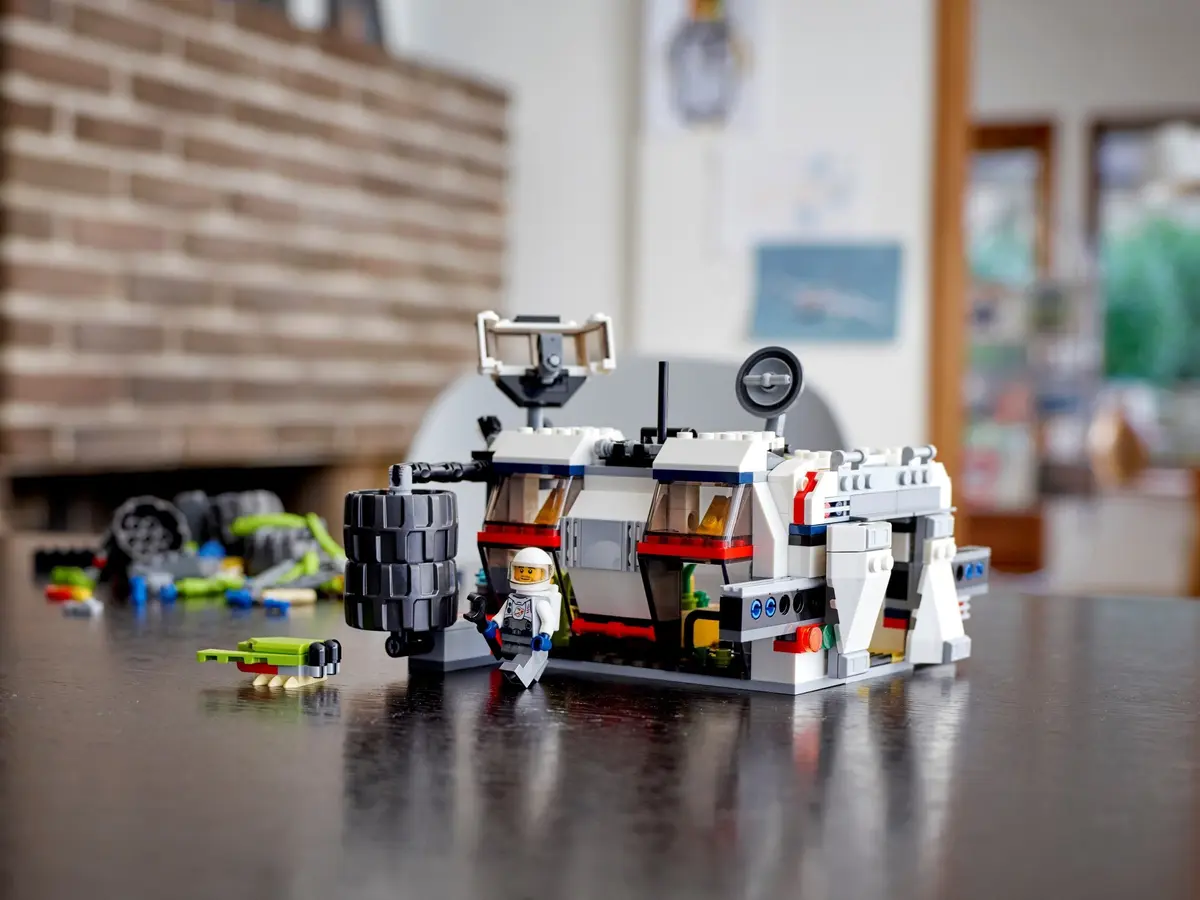 LEGO Creator 31107 Space Rover Explorer set, image 4